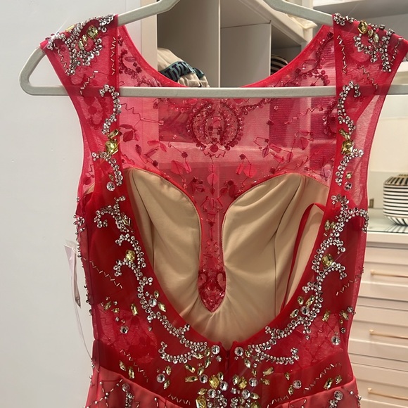 Formal red dress - Picture 3 of 8